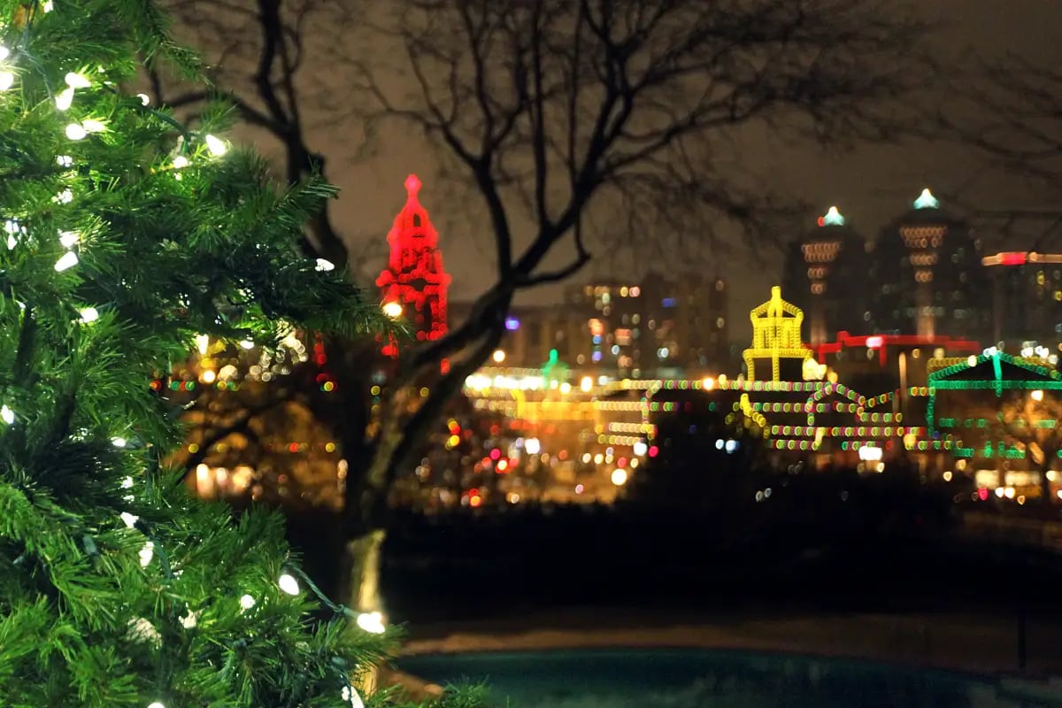 13 Spectacular Kansas City Christmas Lights Displays