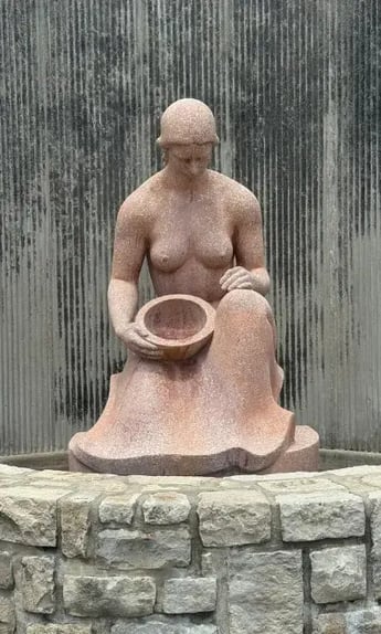 Adam-and-Eve-Kansas-City-Fountain-Eve (1)