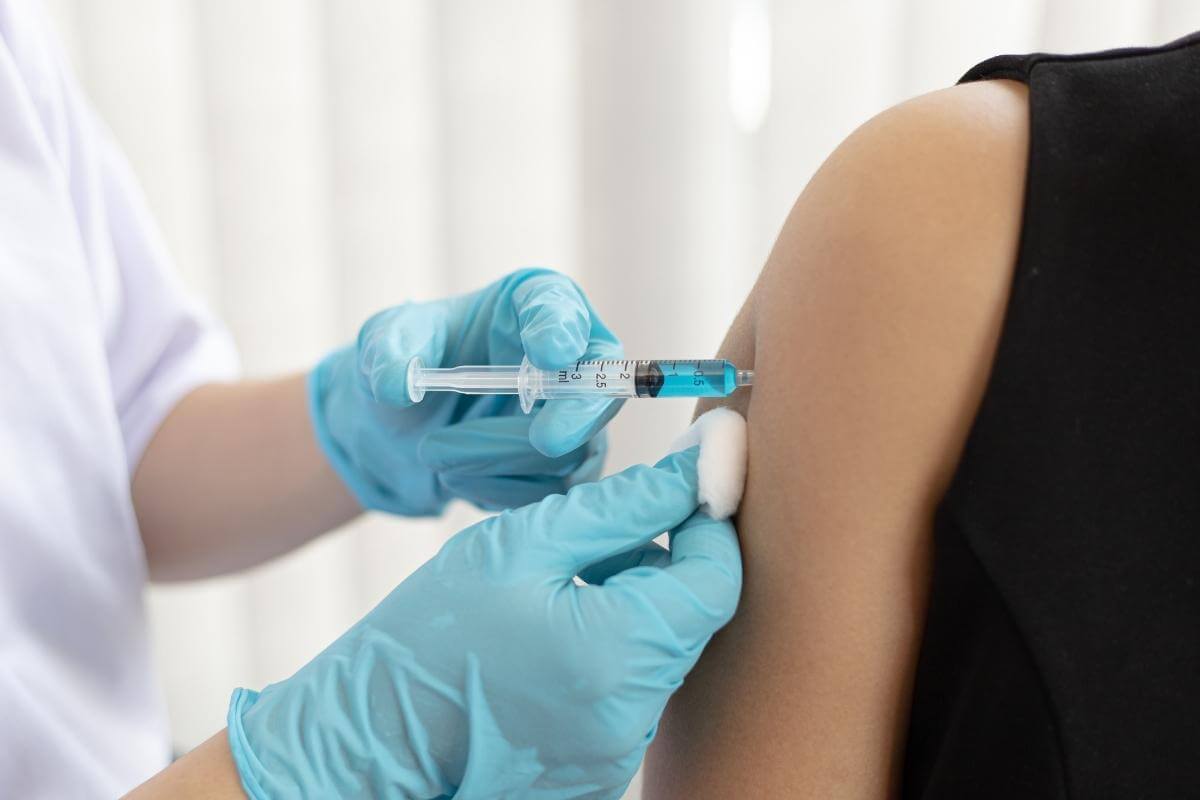 Missouri and Louisiana judges halt health care worker vaccine mandate