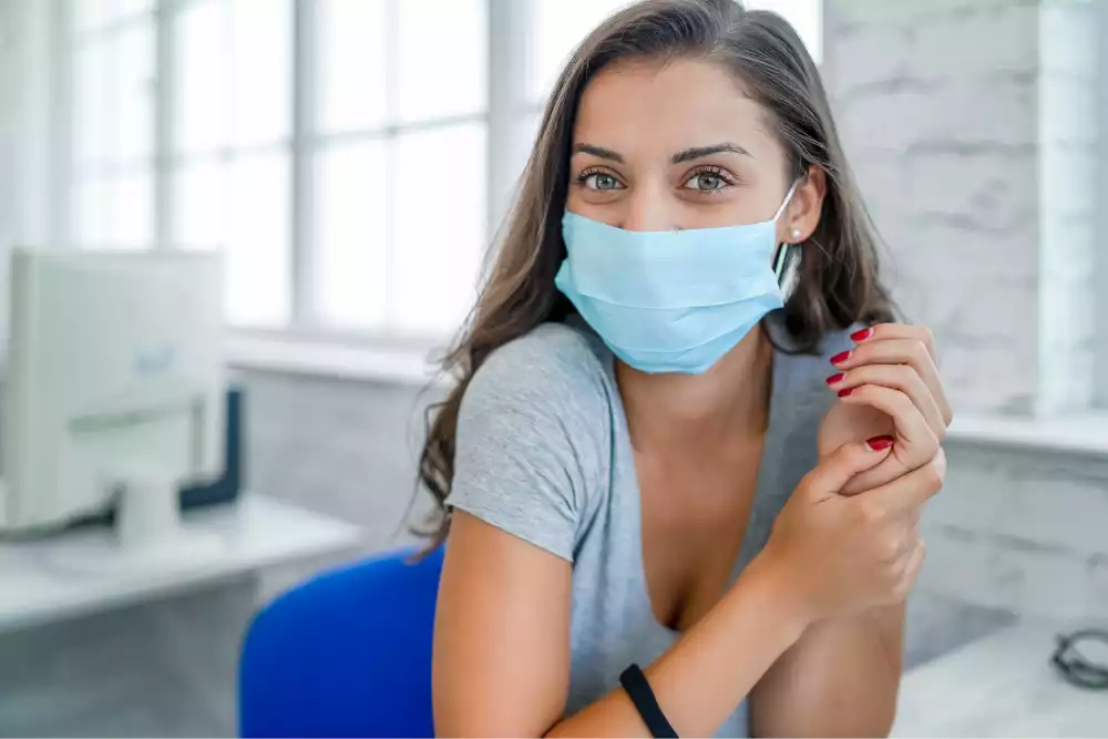 young woman wearing mask during covid pandemic in the workplace